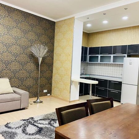Бульвар Эркиндик74 Bischkek Exterior foto